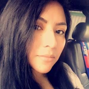 Meet your Posher, Yolis